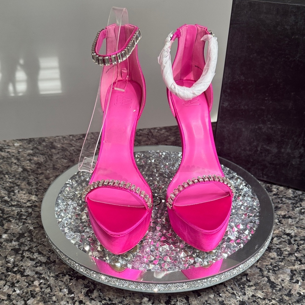 AAJ Pink Satin platform strappy Heels with Rhinestone NWT 9.5 - Picture 4 of 17